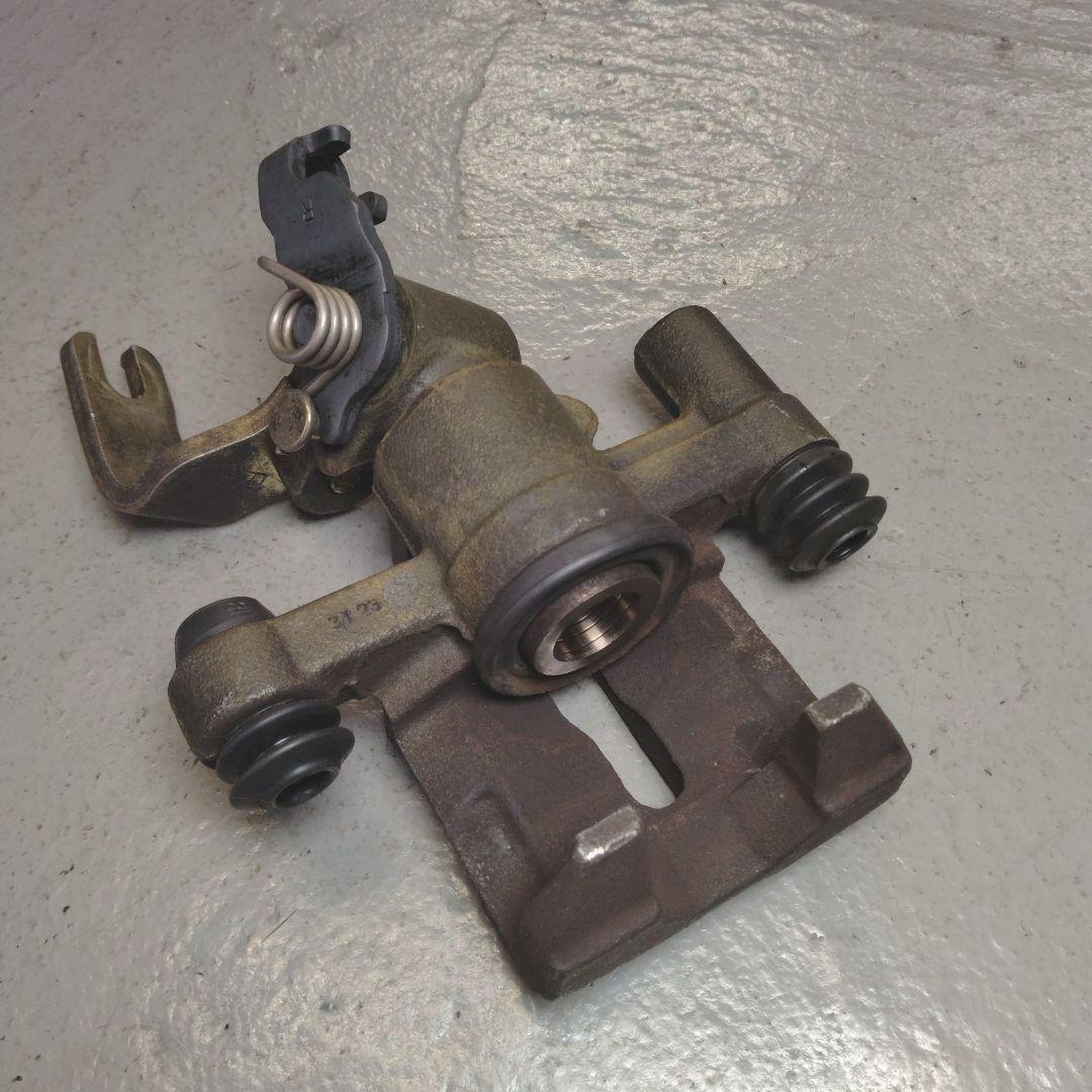 NA8C リヤーブレーキキャリパー