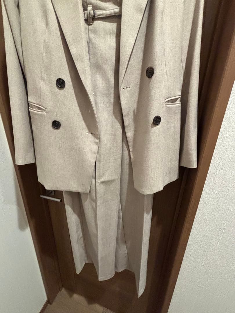 GU ベージュ ダブルブレストジャケット ベルテッド　ストレートパンツ Mサイズ