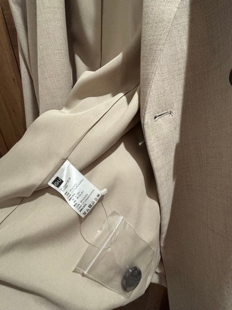 GU ベージュ ダブルブレストジャケット ベルテッド　ストレートパンツ Mサイズ