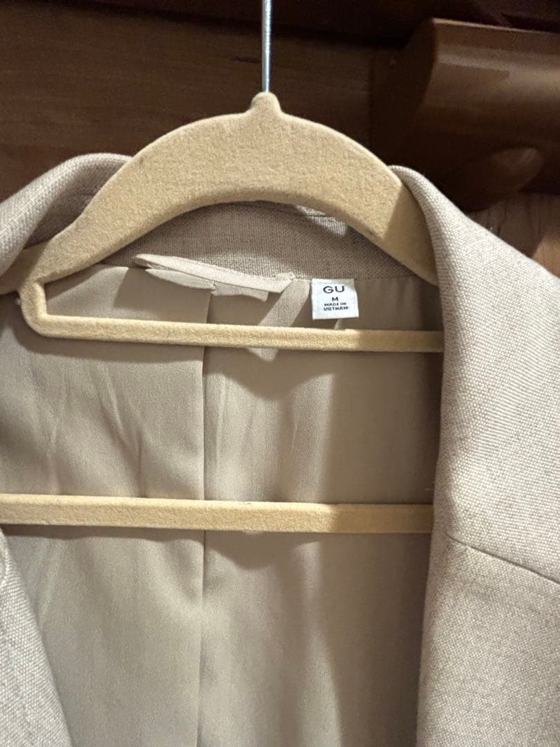 GU ベージュ ダブルブレストジャケット ベルテッド　ストレートパンツ Mサイズ