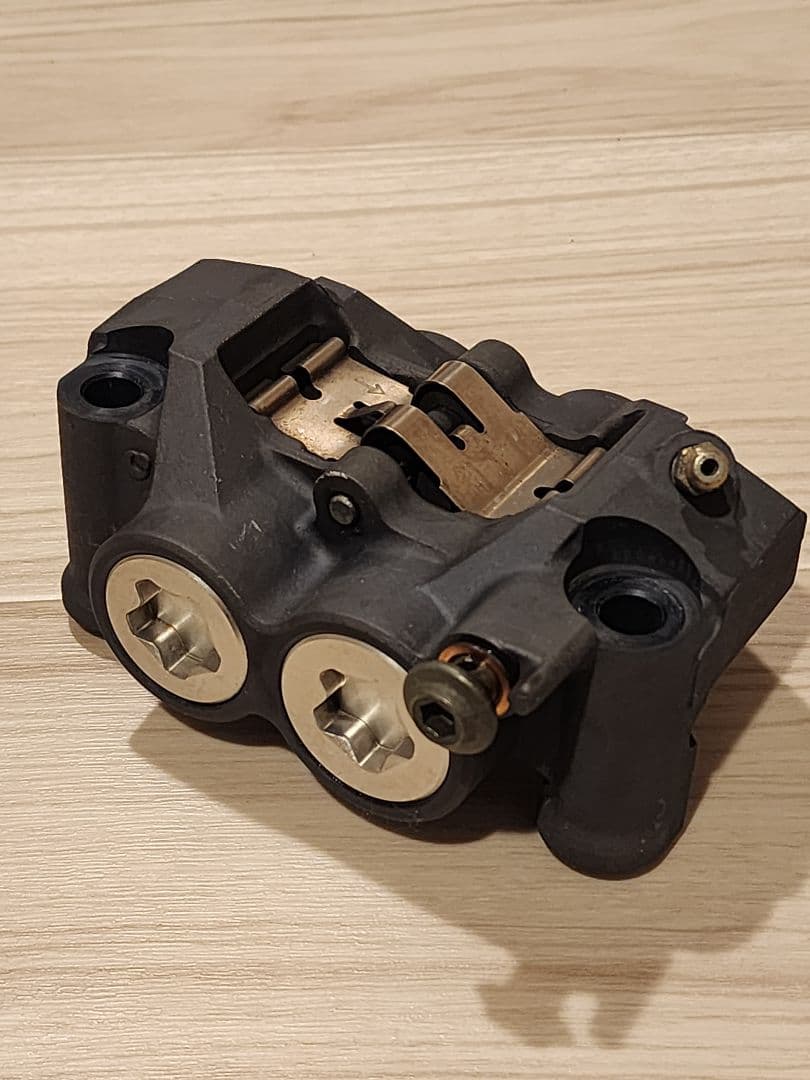 ヤマハ YZF-R1 5vy 2004 フロントキャリパー 108mm 動作OK