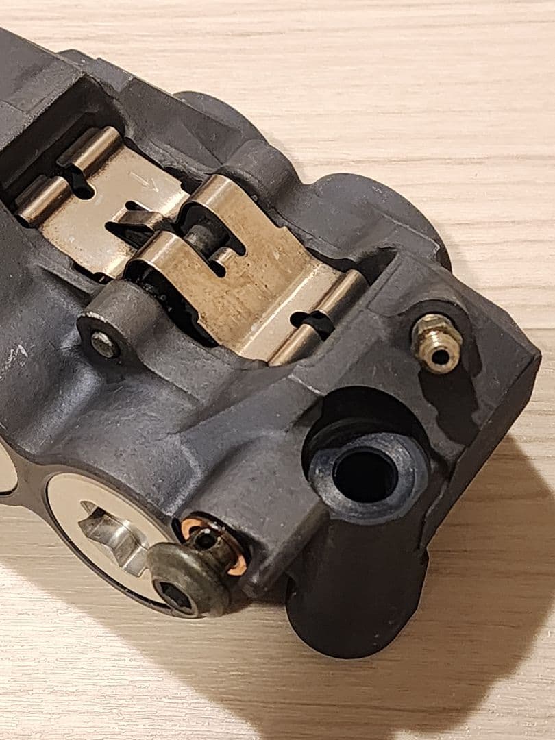 ヤマハ YZF-R1 5vy 2004 フロントキャリパー 108mm 動作OK