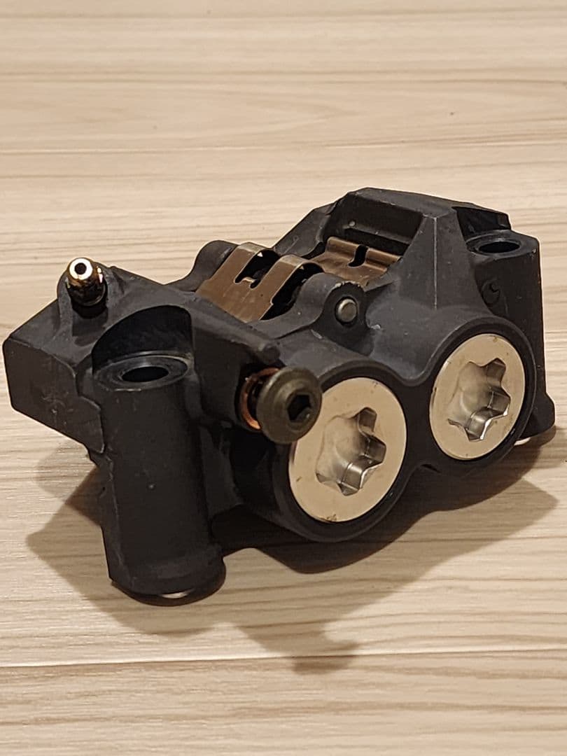 ヤマハ YZF-R1 5vy 2004 フロントキャリパー 108mm 動作OK