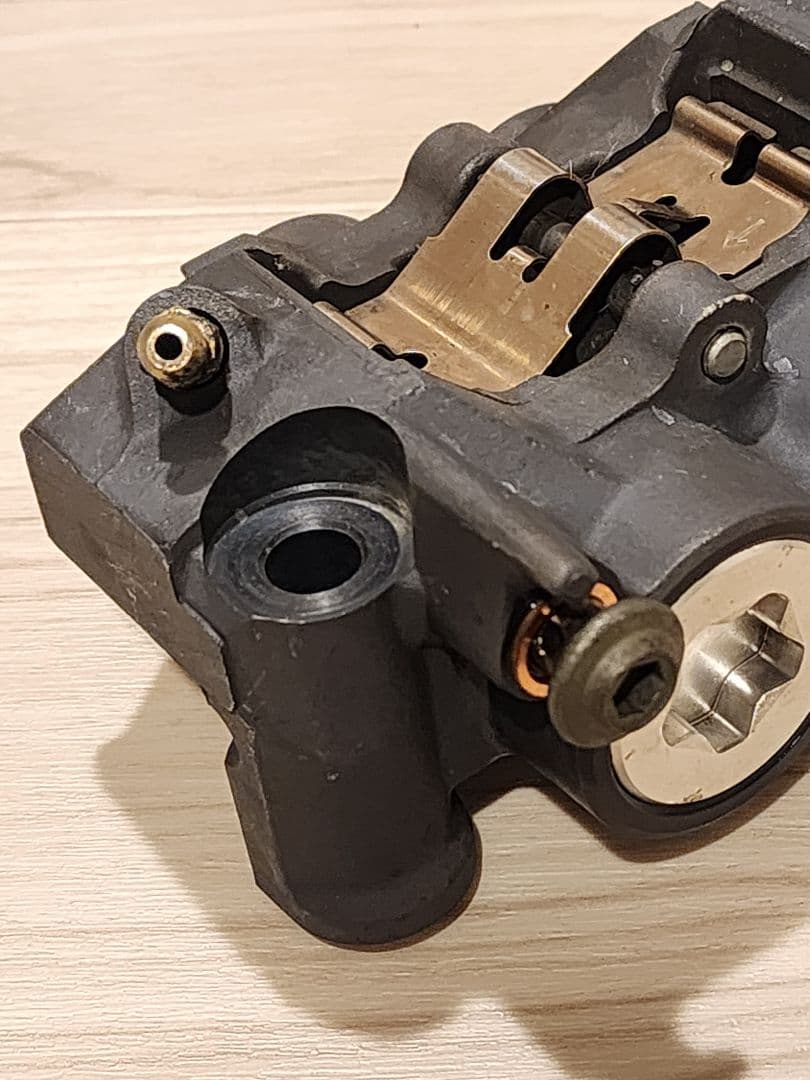 ヤマハ YZF-R1 5vy 2004 フロントキャリパー 108mm 動作OK