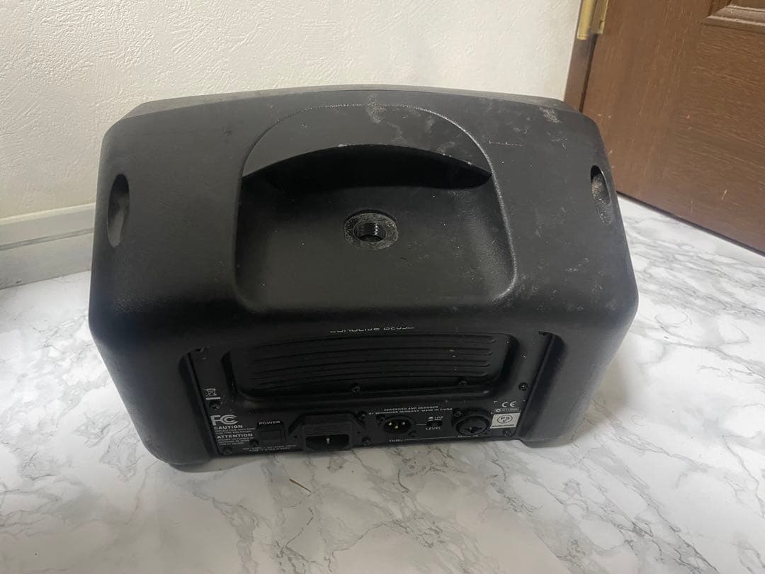 BEHRINGER B205D　パワードスピーカー