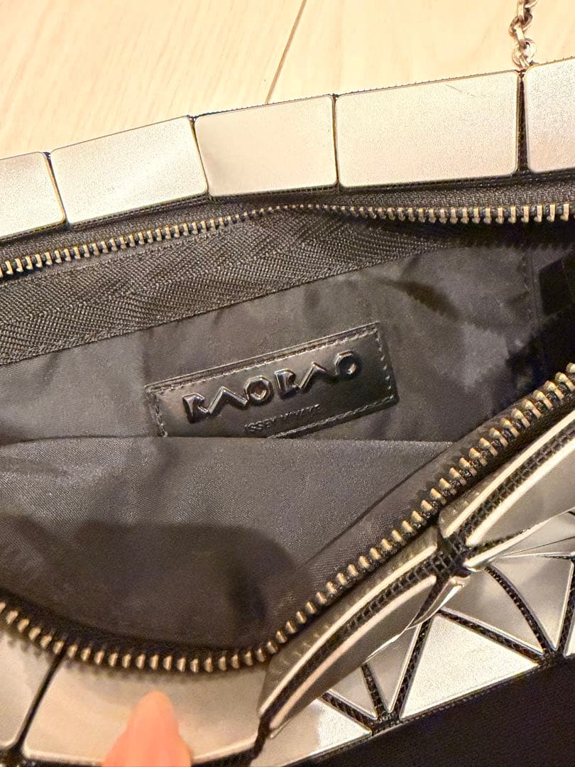 Bao Bao Issey シルバーショルダーバッグ