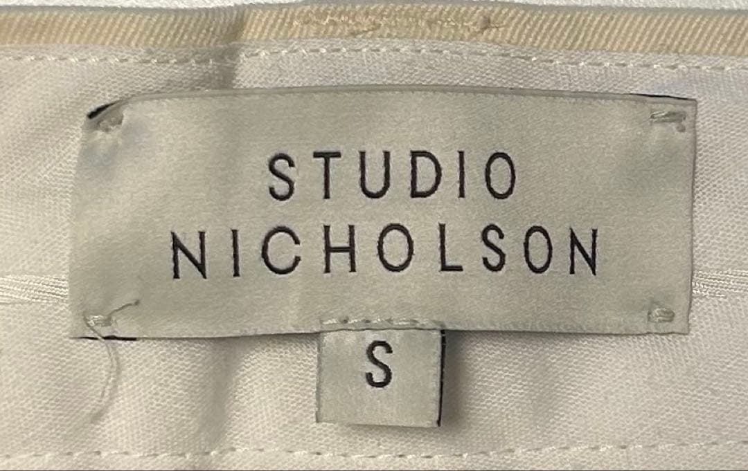 スタジオニコルソン　ボリュームパンツ