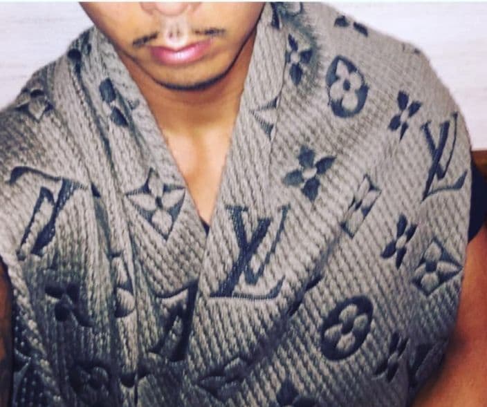 本日限定価格ルイヴィトンエシャルプ ロゴマニアマフラー珍しいブラックに近いグレー