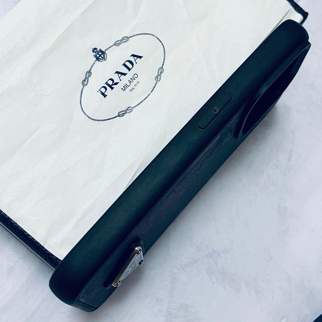 PRADA iPhone15Pro用 スマホケース 本革 プラダ三角ロゴ 正規品