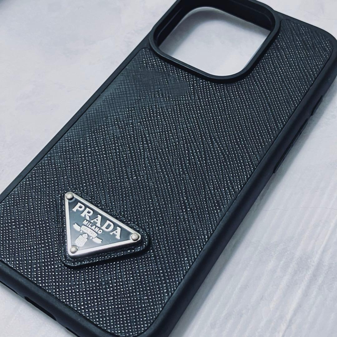 PRADA iPhone15Pro用 スマホケース 本革 プラダ三角ロゴ 正規品