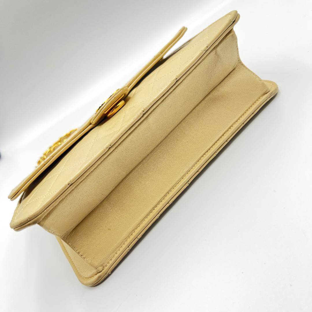 シャネル プッシュロック チェーンショルダーバッグ ラムスキン ベージュ