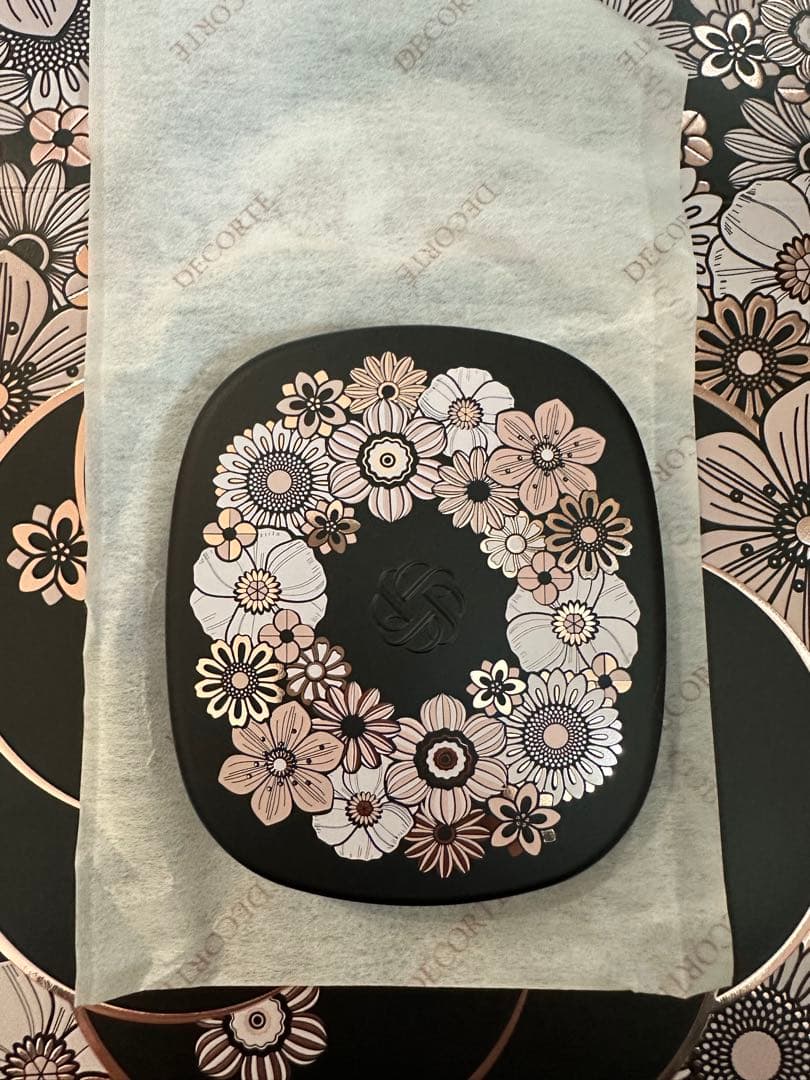 デコルテ　コスメデコルテ　クリスマスコフレ　クリスマス　限定　アイシャドウ