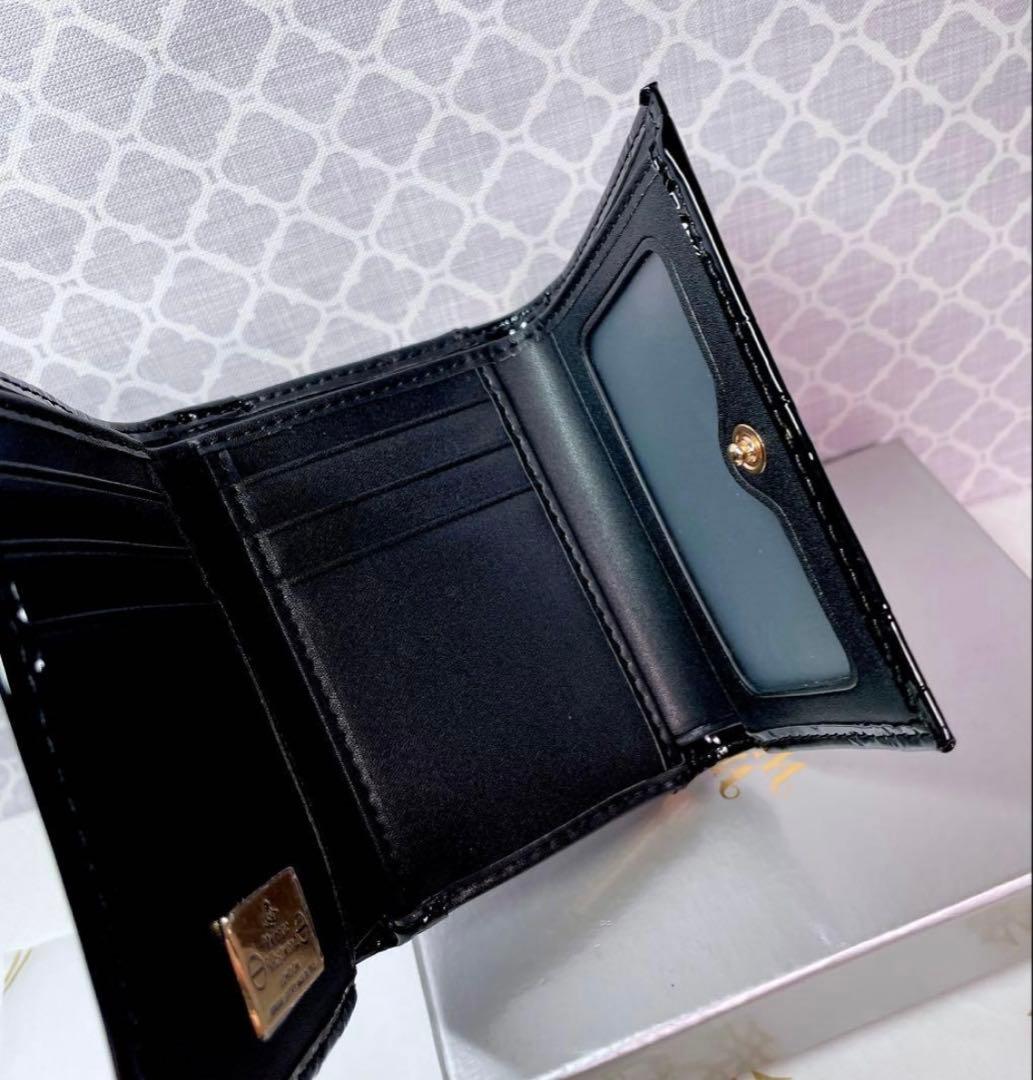 【大人気✨️ショッパー付】新品 Vivienne Westwood エナメル黒