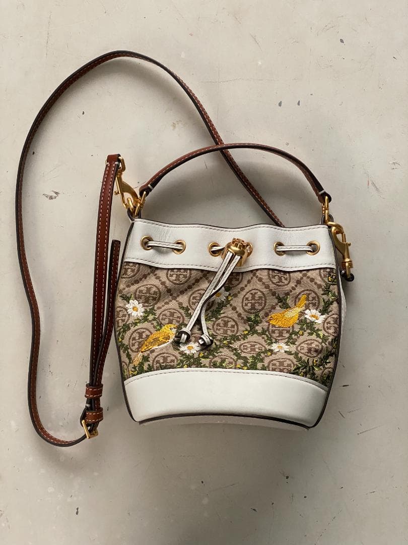 トリーバーチバッグTモノグラム鳥