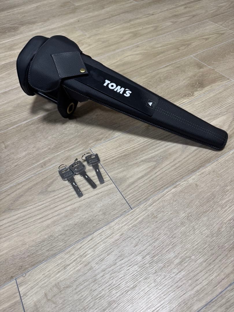 (^^)　TOM'S ハンドルロック