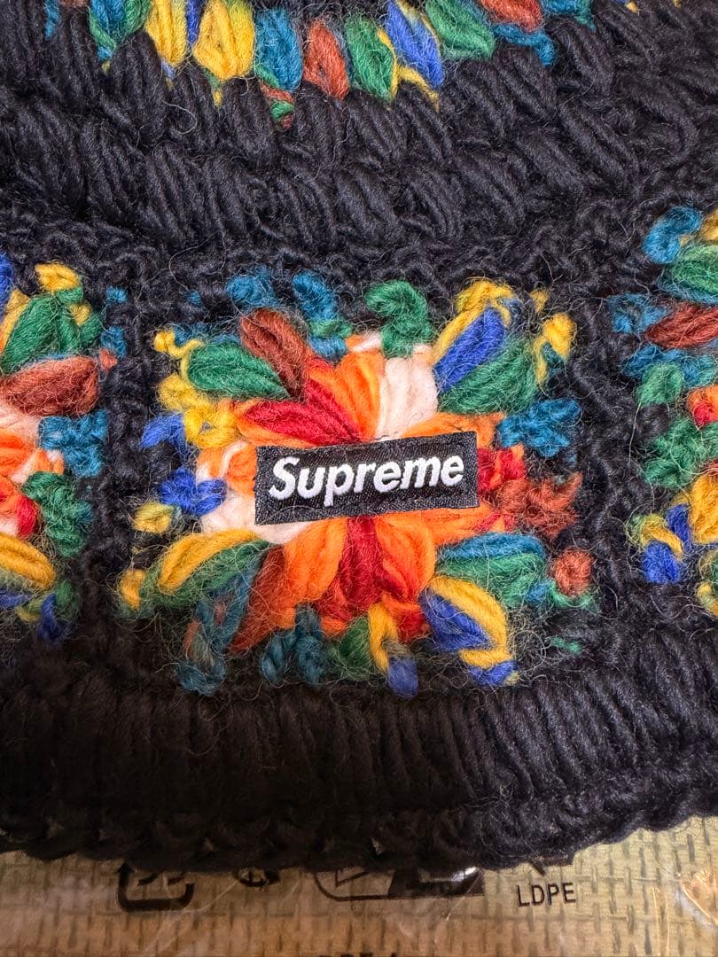 Supreme 花柄刺繍 ニット帽 黒