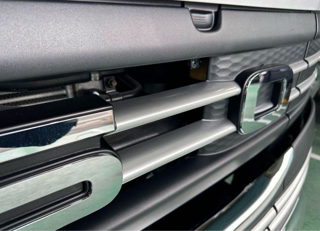 シルバー　 4段グリル　新型　FUSO スーパーグレート　ステッカー　出張可能