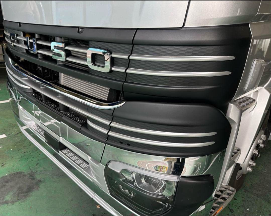 シルバー　 4段グリル　新型　FUSO スーパーグレート　ステッカー　出張可能