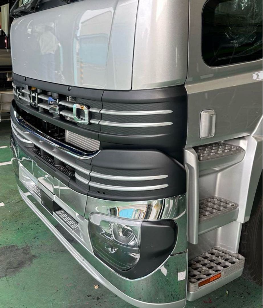 シルバー　 4段グリル　新型　FUSO スーパーグレート　ステッカー　出張可能