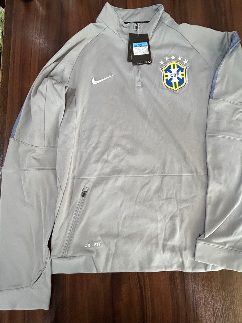 ブラジル代表　トレーニングウエア　グレー　US−M 新品・未使用