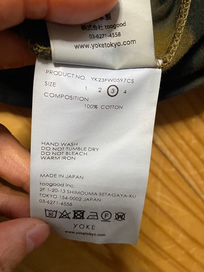 YOKE ブラック・カモフラージュ タートルネック