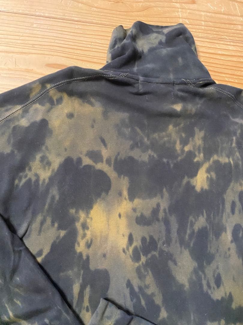 YOKE ブラック・カモフラージュ タートルネック