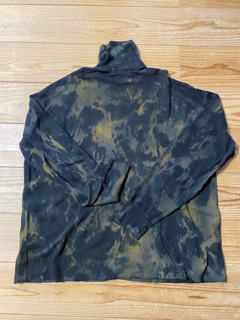 YOKE ブラック・カモフラージュ タートルネック