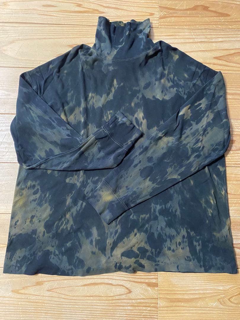 YOKE ブラック・カモフラージュ タートルネック