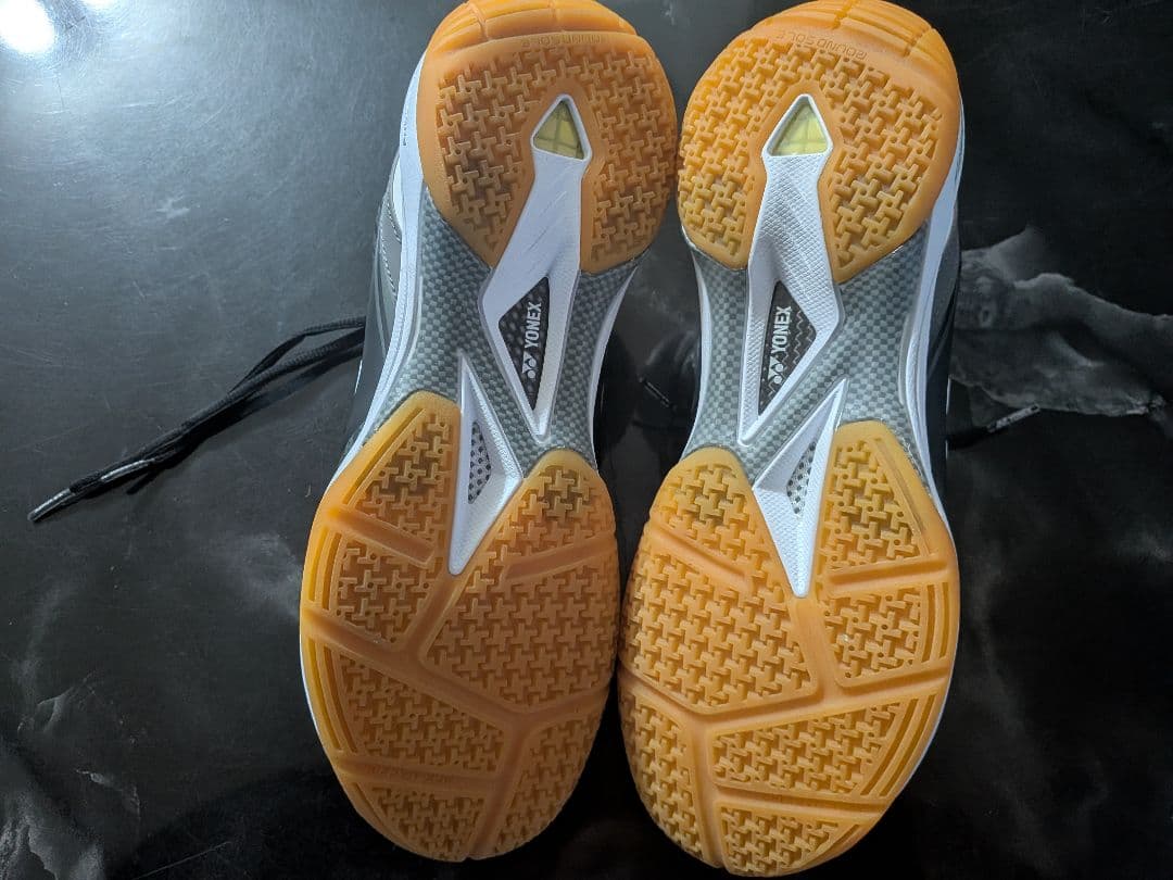 【 YONEX 】パワークッション65Z3（ 26.5cm size ）