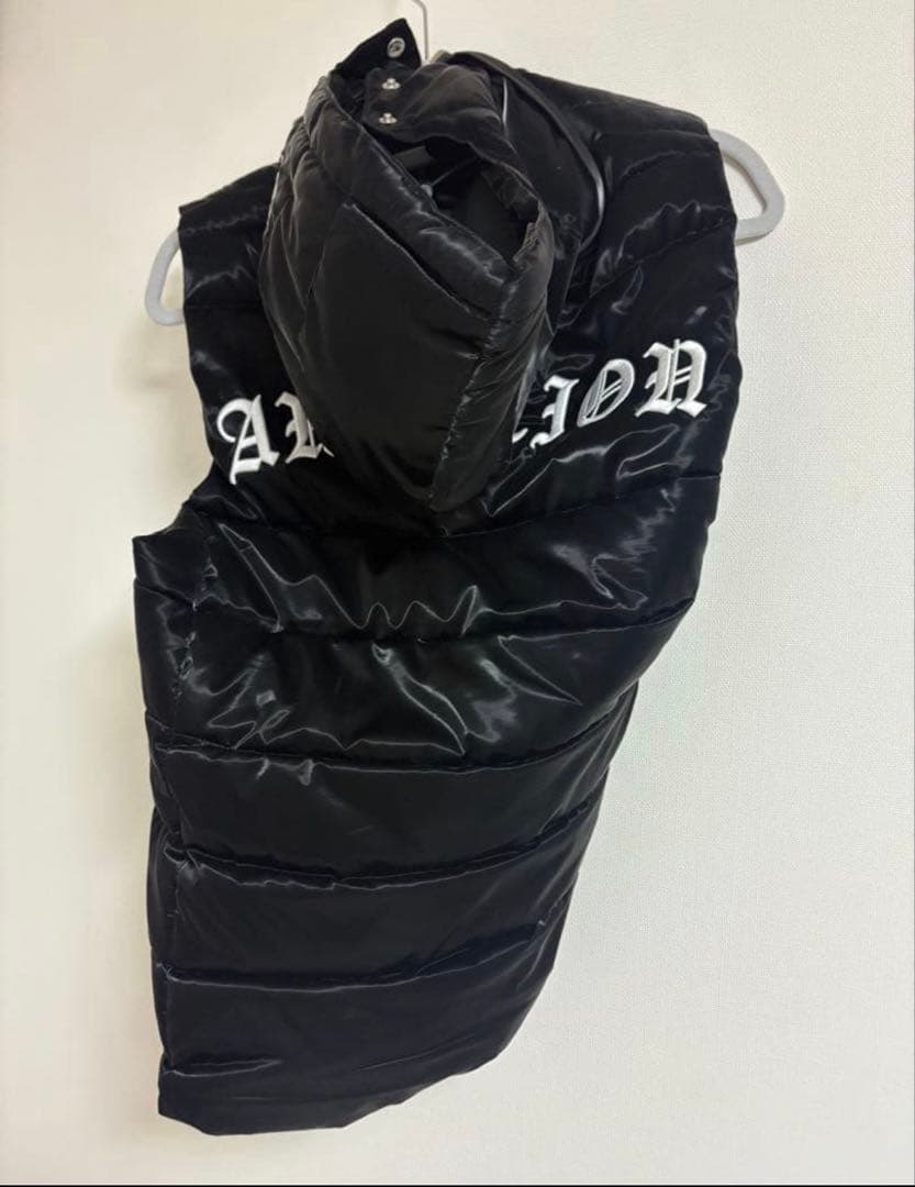 アダムスジャグラーフード付きダウンベスト ブラック