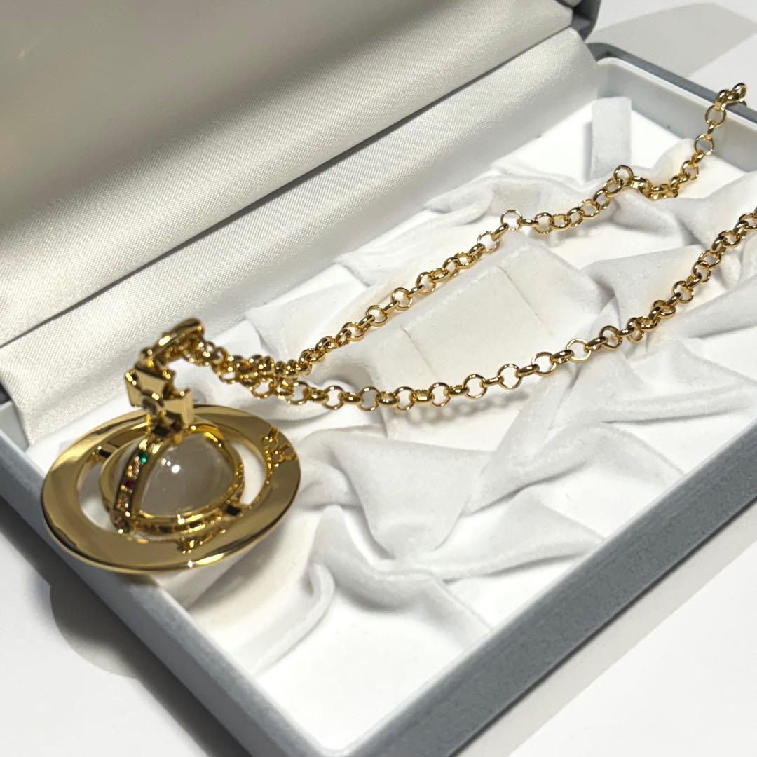 未使用級　正規品　ヴィヴィアンウエストウッド　3D　オーブ　ロングネックレス