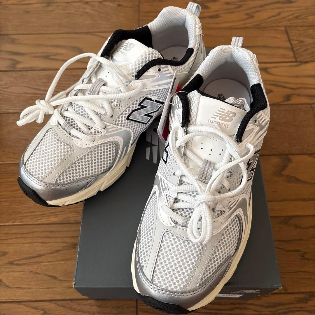最終値下げ【新品未使用品】NewBalance MR530TAシルバー 24.5