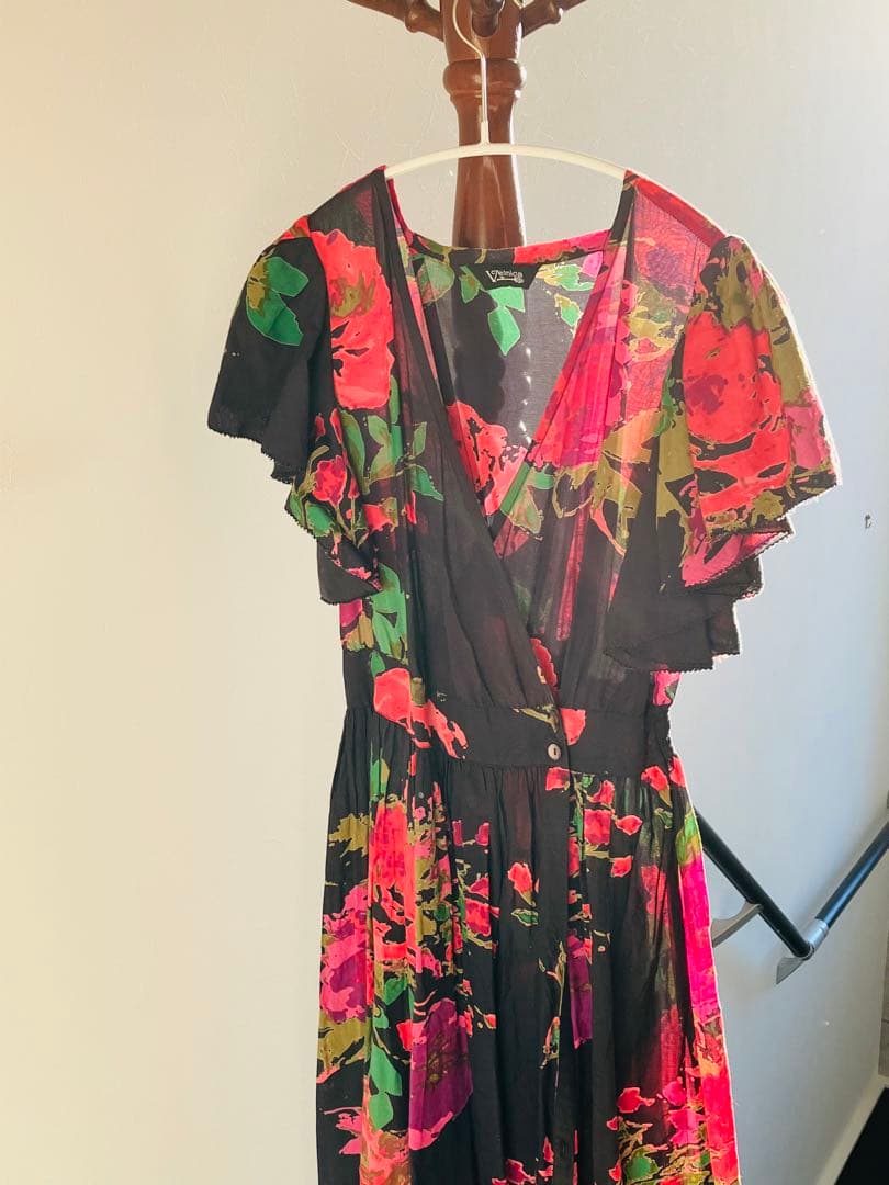 Velnica 薔薇柄　ワンピース