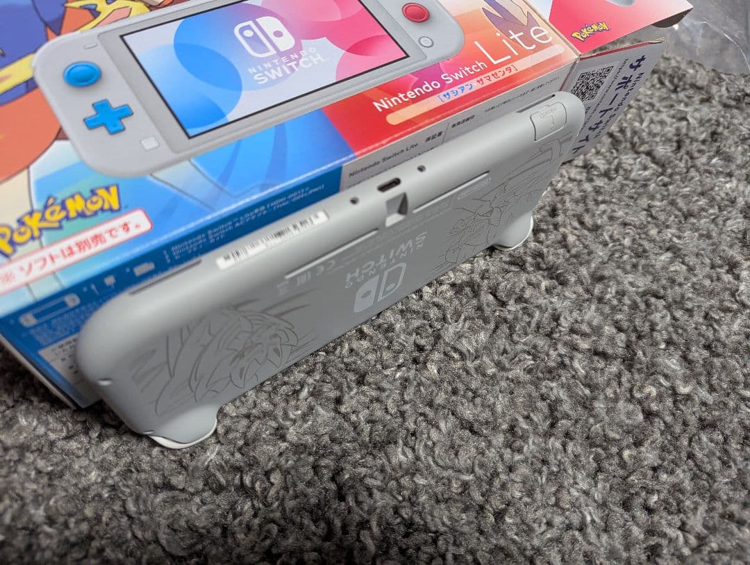 箱あり美品　Nintendo Switch Lite ポケモン 特別デザイン