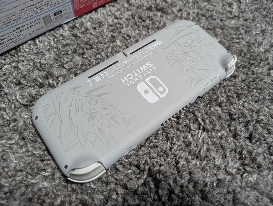 箱あり美品　Nintendo Switch Lite ポケモン 特別デザイン