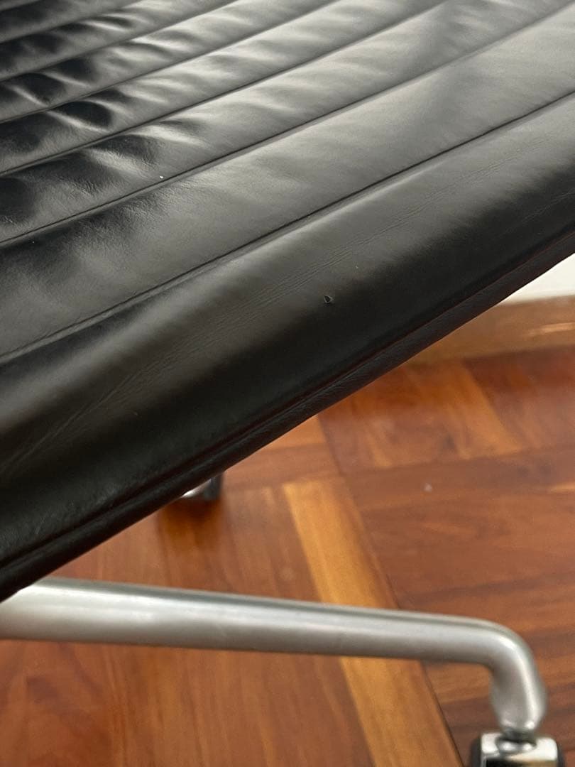 ハーマンミラー イームズ アルミナム チェア 50周年記念限定モデル