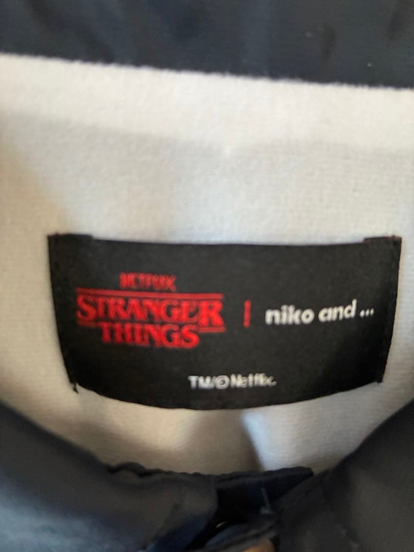 1度使用のみ ニコアンド ストレンジャーシングス コーチジャケット ネイビー