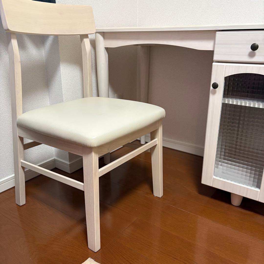 ニトリ　白デスク