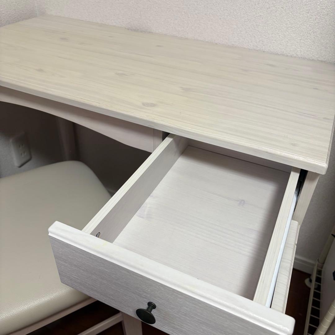 ニトリ　白デスク