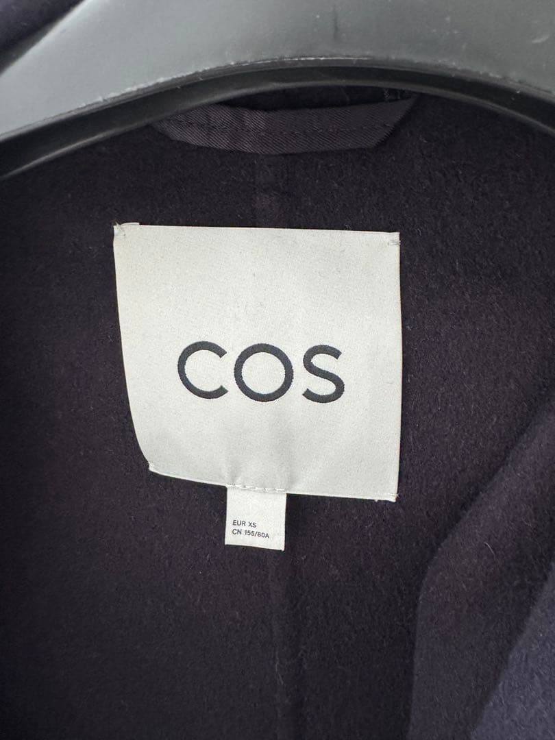 COS 黒 ボタン付きケープコート