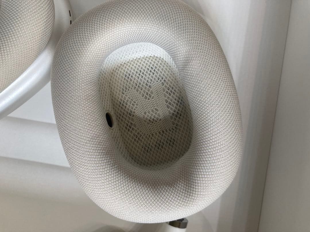 AirPods Max (USB-C) スターライト　2世代