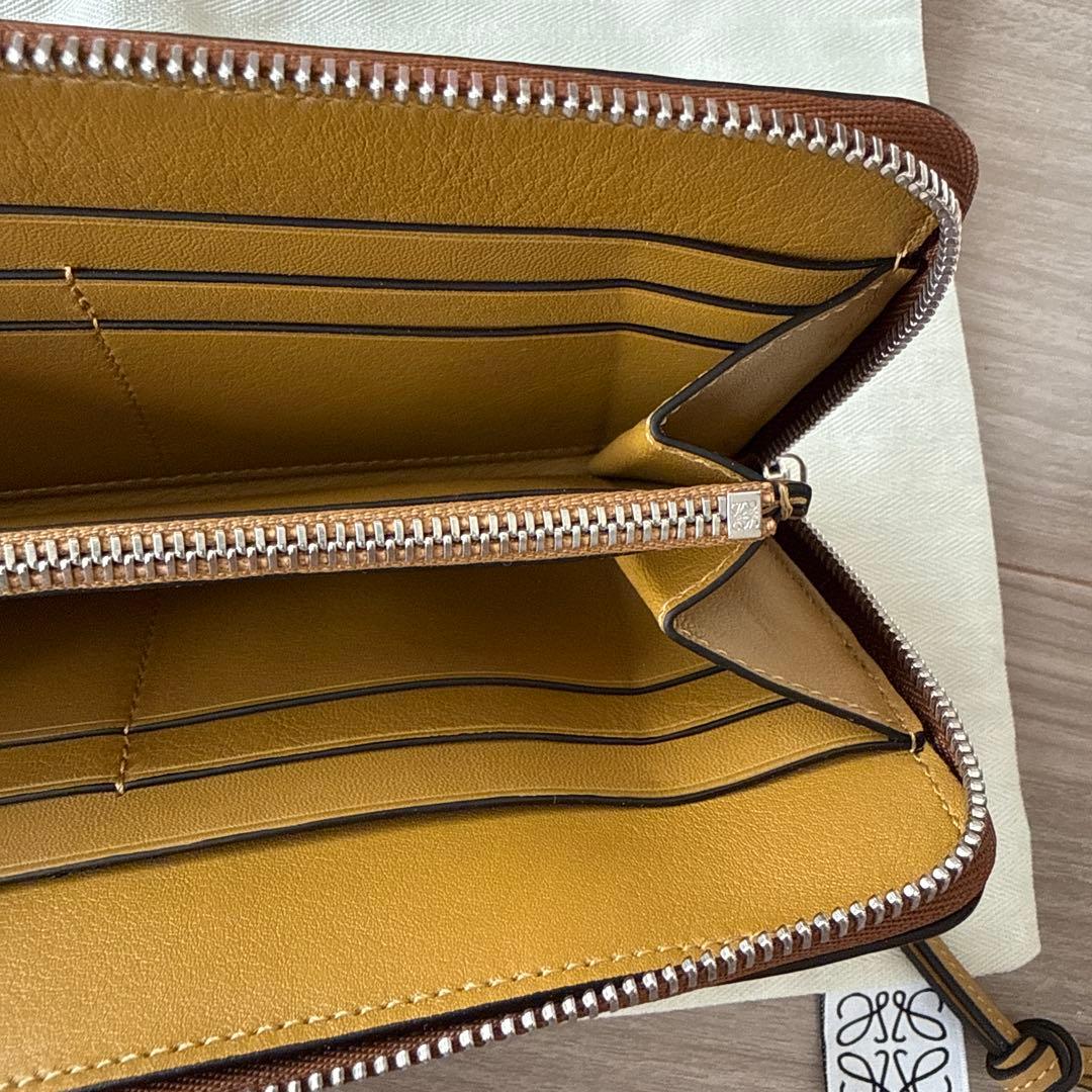 LOEWE ラウンドジップ長財布