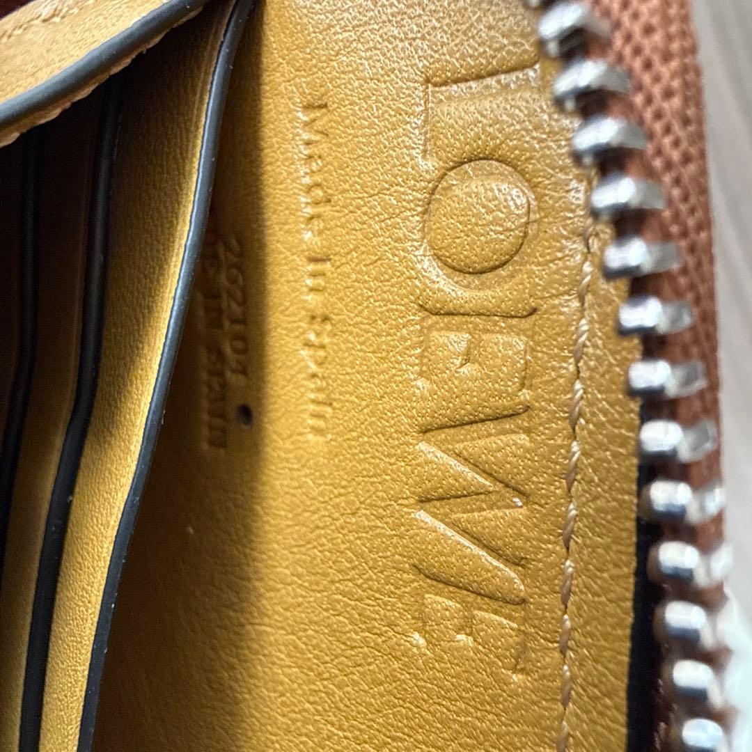 LOEWE ラウンドジップ長財布