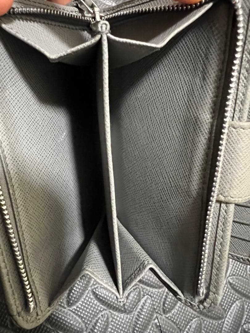 PRADA グレー 二つ折り財布