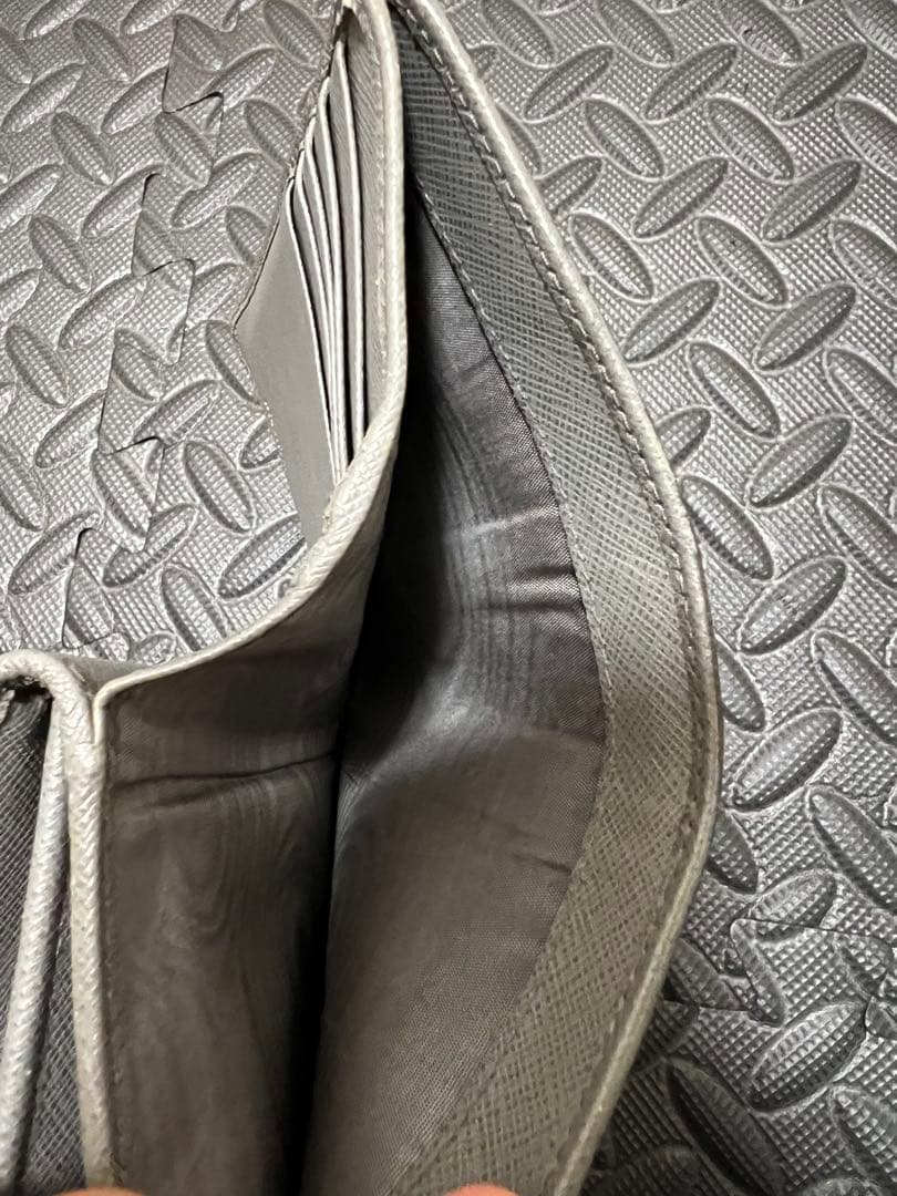 PRADA グレー 二つ折り財布