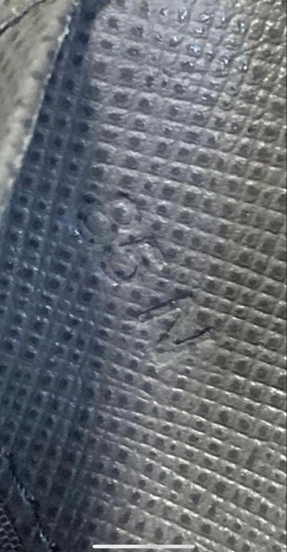 PRADA グレー 二つ折り財布