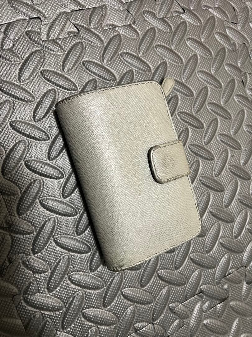 PRADA グレー 二つ折り財布