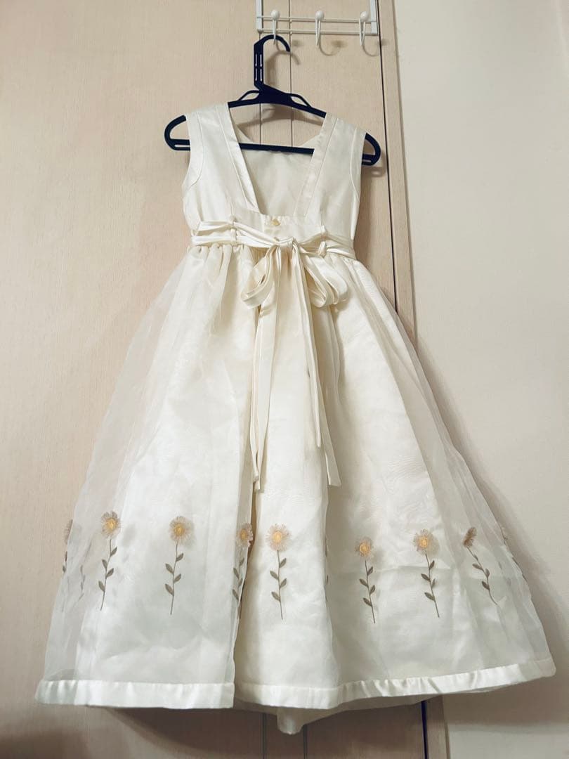 ena、familiaファミリアのスペインデザインドレス