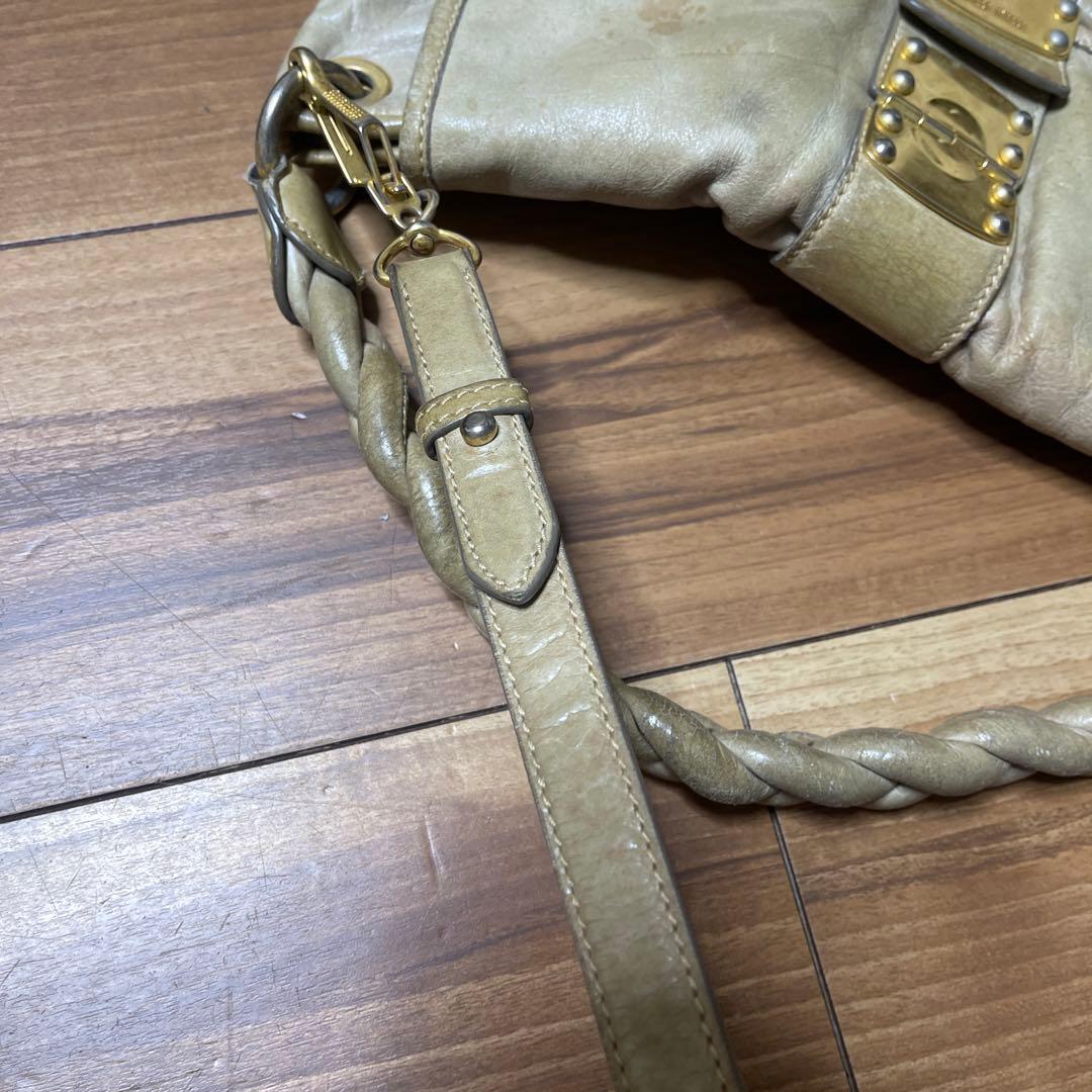 miumiuレザー プリーツデザイン ショルダーバッグ