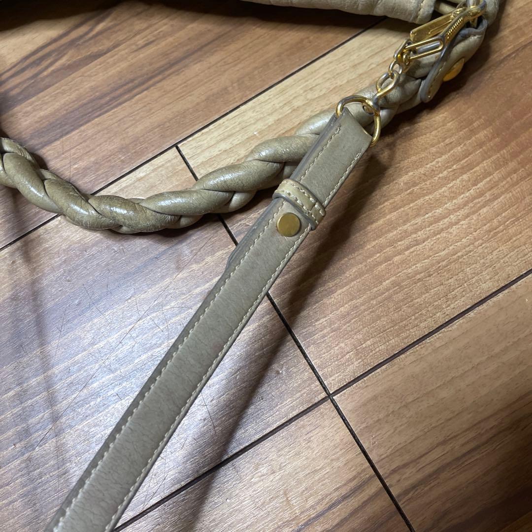 miumiuレザー プリーツデザイン ショルダーバッグ